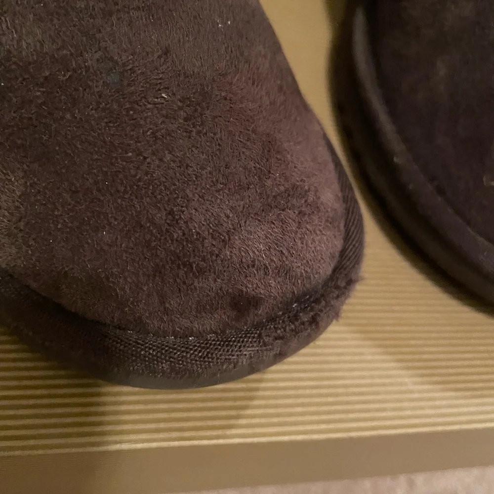 Clearance: “UGG” kids 6 women’s 8-8.5! - Picture 4 of 10